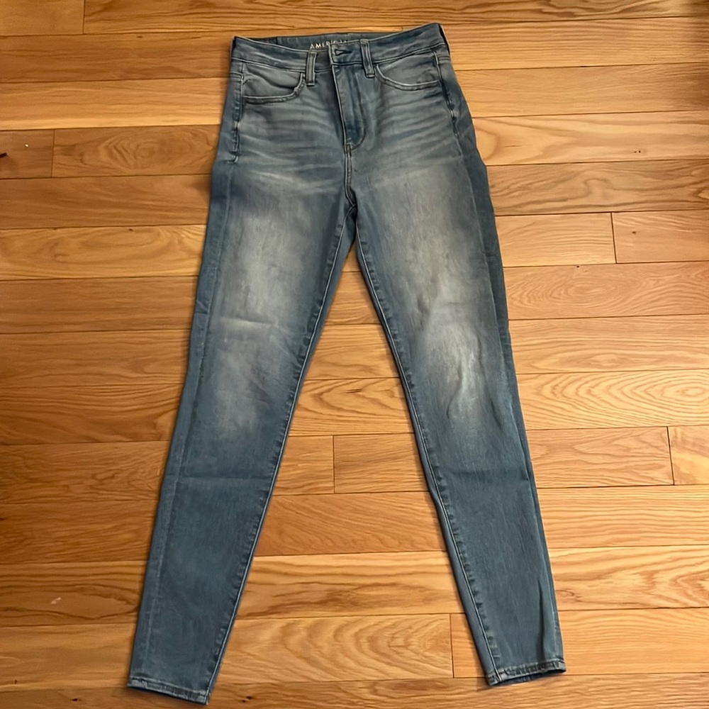 American Eagle super high rise jegging no rips size 4 regular the dream jean
